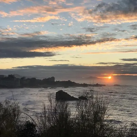 A Avec Terrasse Un Et Parking Villa Biarritz