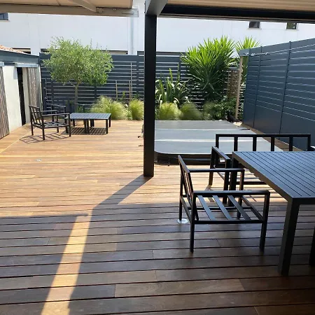 A Avec Terrasse Un Et Parking