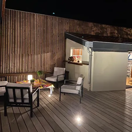 A Avec Terrasse Un Et Parking
