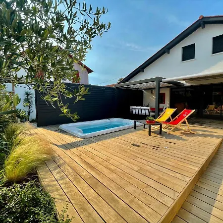 A Avec Terrasse Un Et Parking Вилла Биарриц